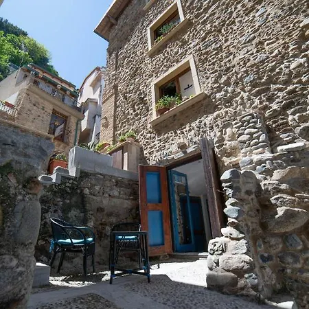 U Catoiu * Scilla
