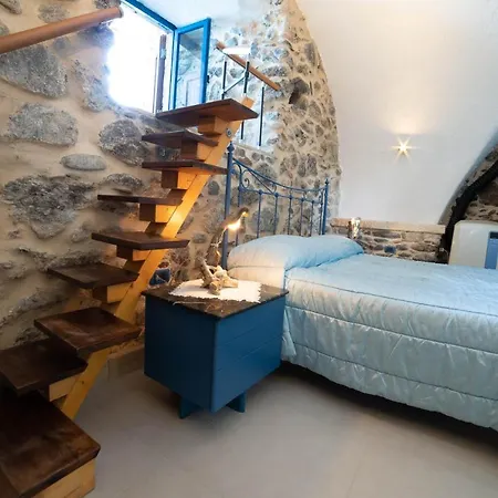 U Catoiu Apartman Scilla
